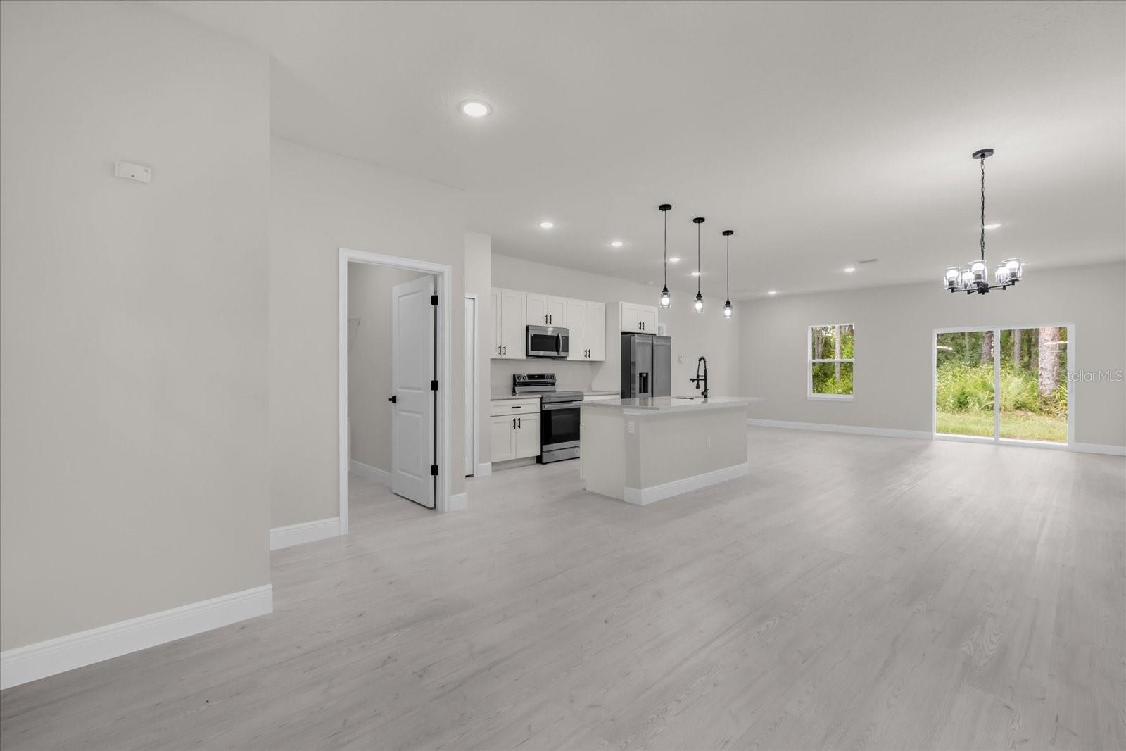 Image 4 of 34 For 15782 52 Avenue