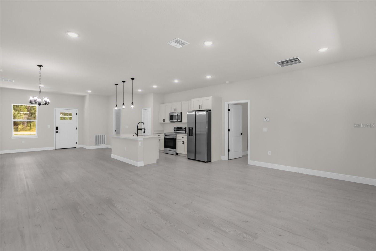 Image 7 of 34 For 15782 52 Avenue