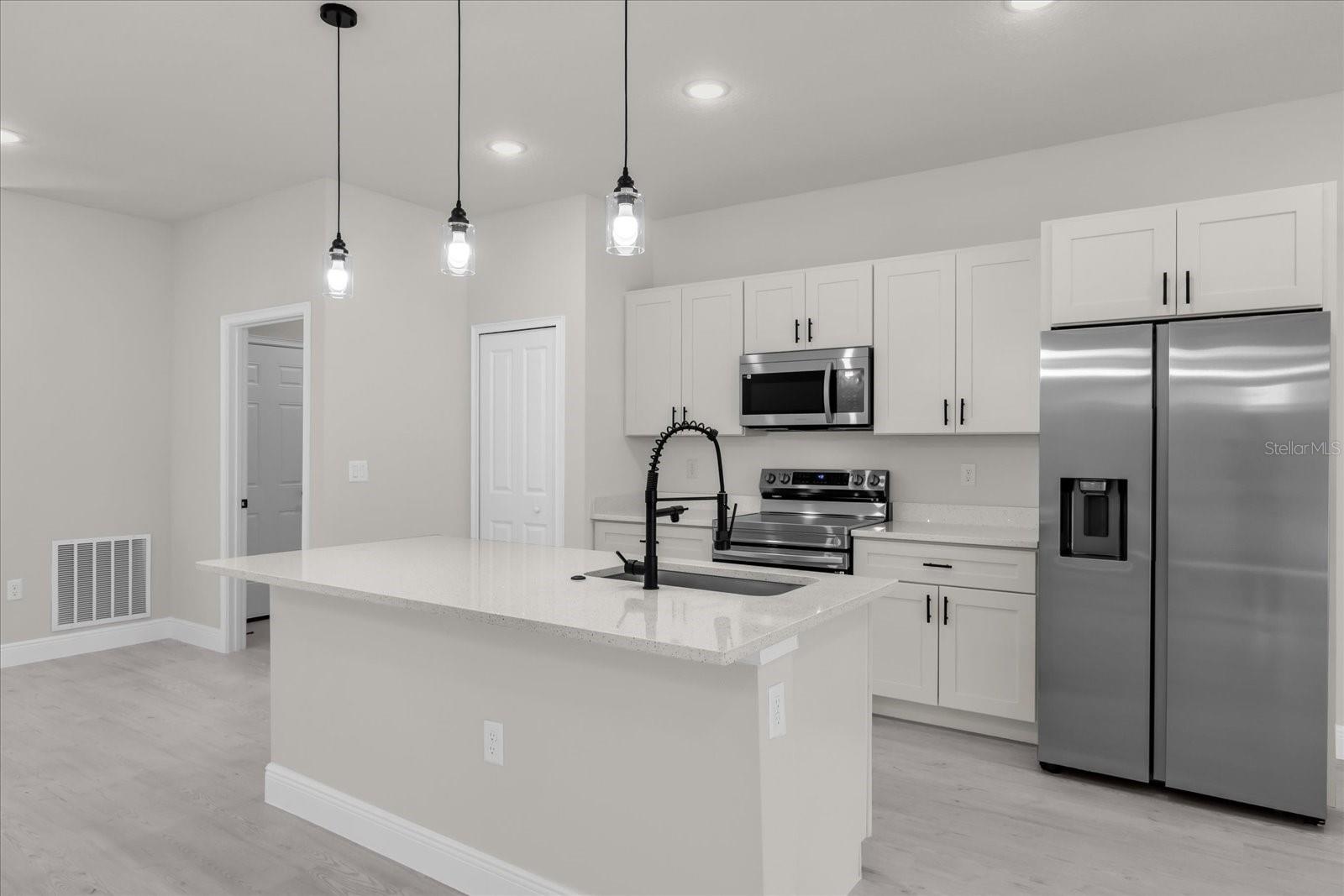 Image 9 of 34 For 15782 52 Avenue