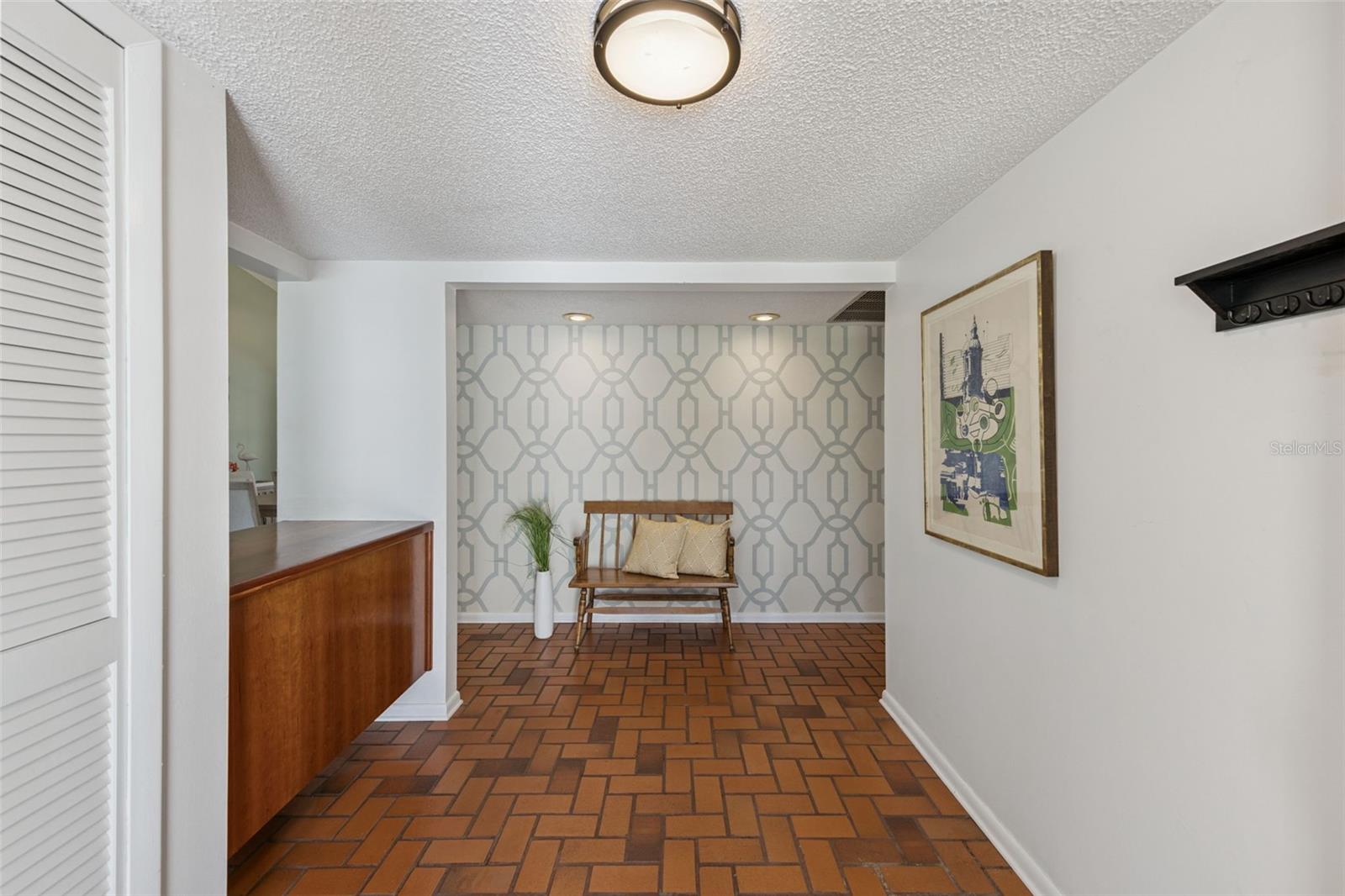 Image 7 of 46 For 501 Riverbend Boulevard
