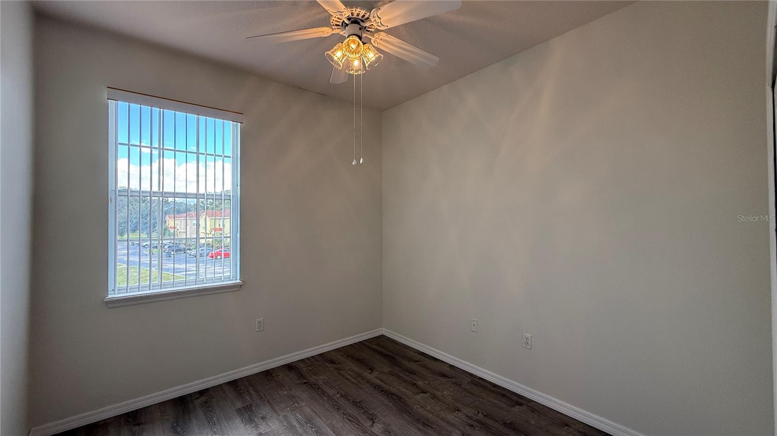 Image 21 of 25 For 112 Monroe Circle