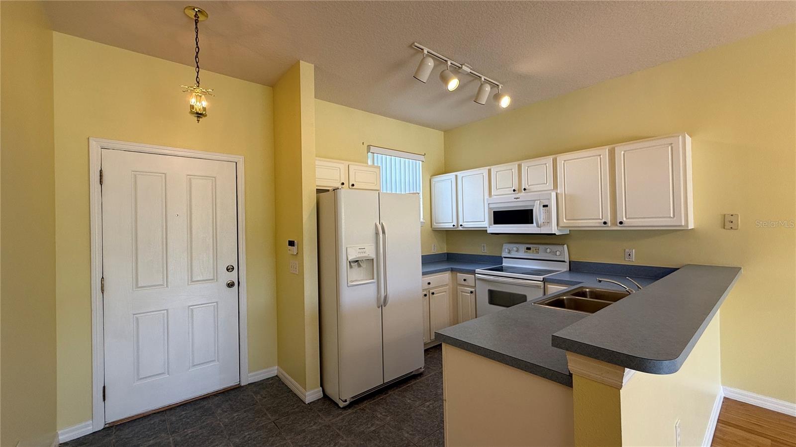 Image 3 of 25 For 112 Monroe Circle