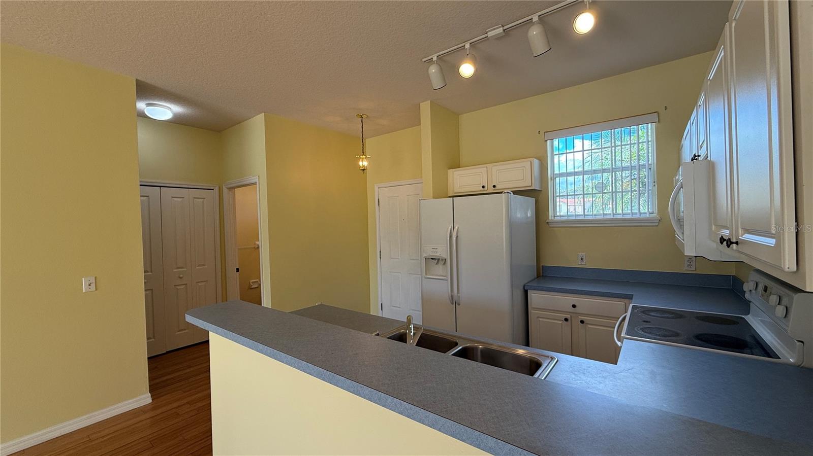 Image 4 of 25 For 112 Monroe Circle