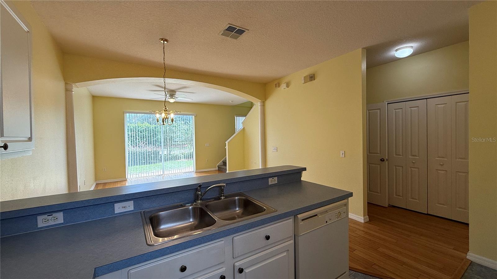 Image 5 of 25 For 112 Monroe Circle