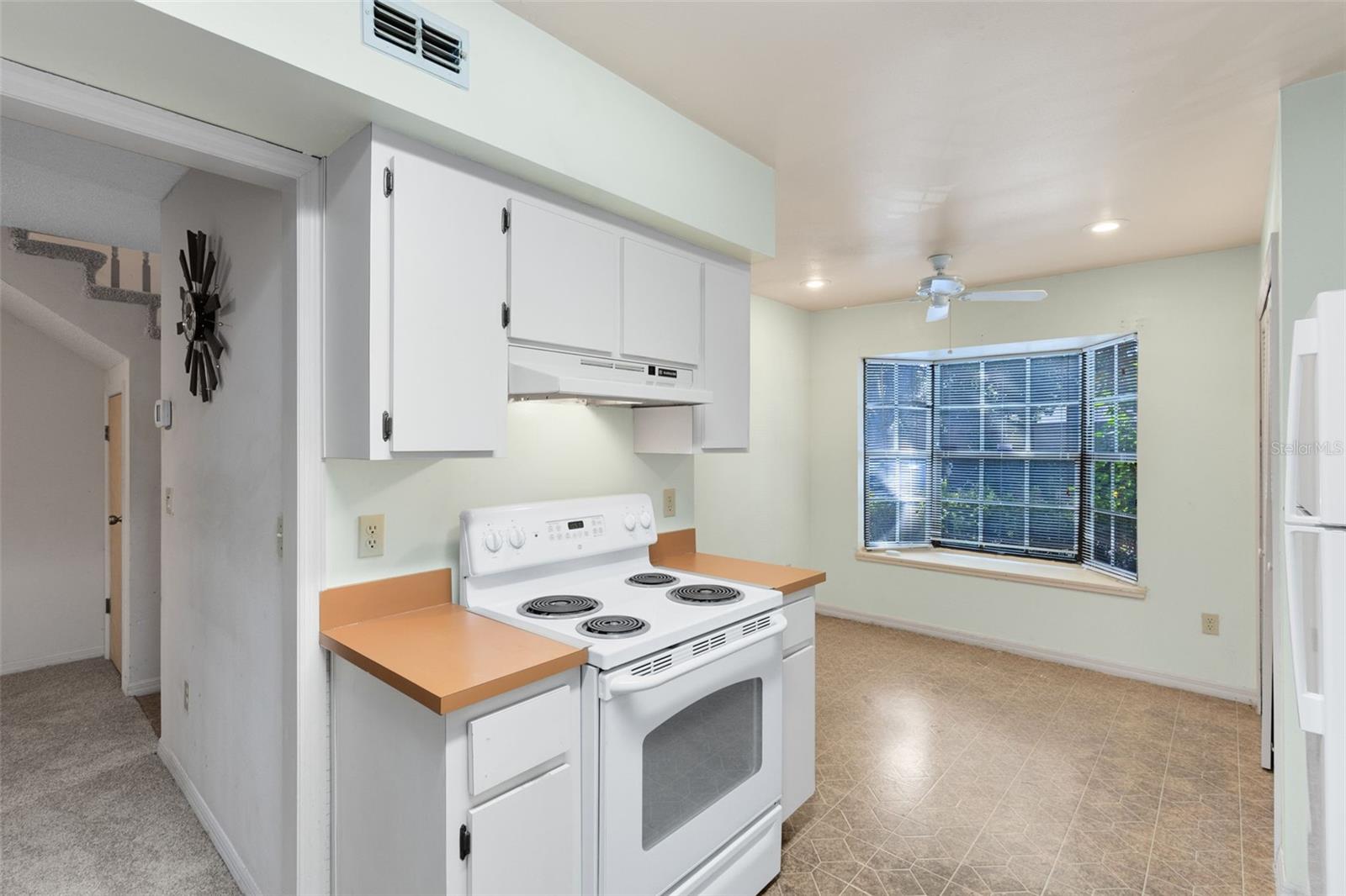 Image 10 of 27 For 714 Edgewater Drive