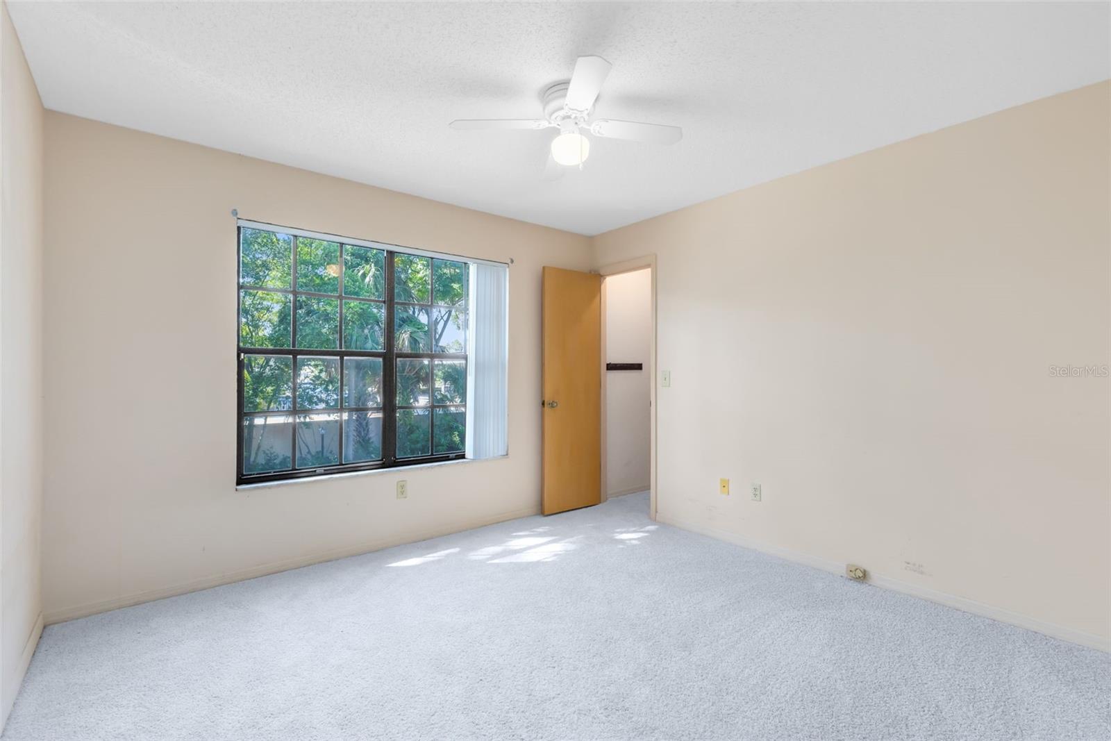 Image 12 of 27 For 714 Edgewater Drive