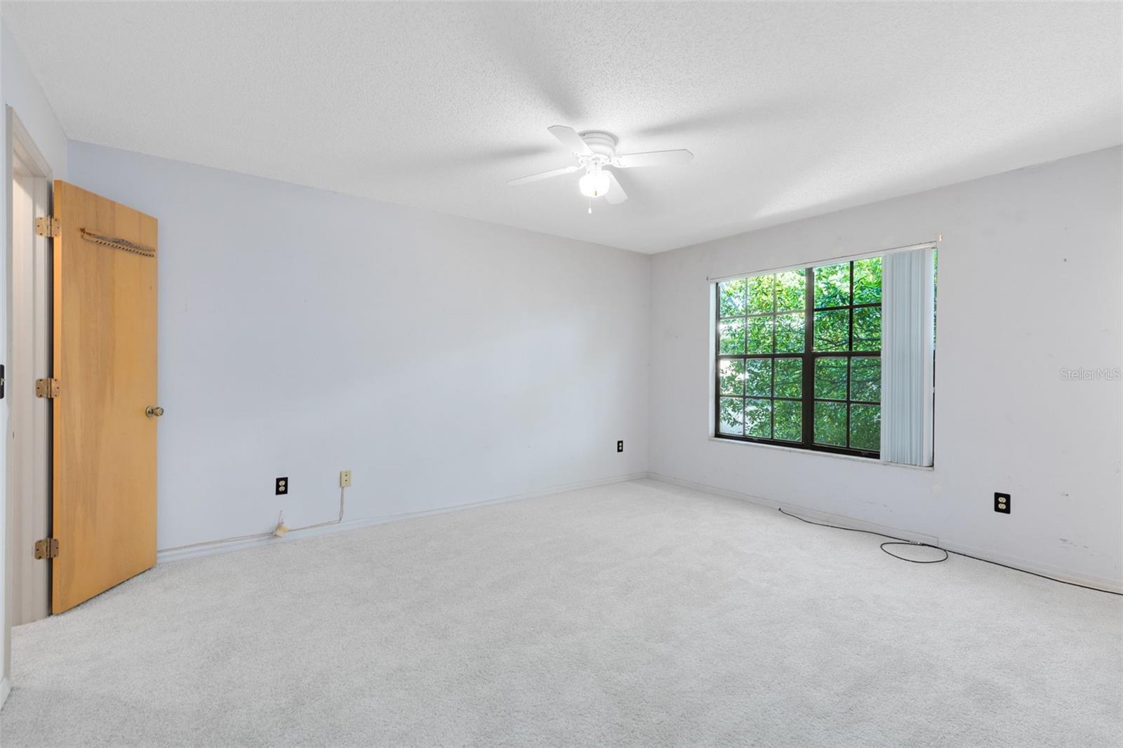 Image 14 of 27 For 714 Edgewater Drive