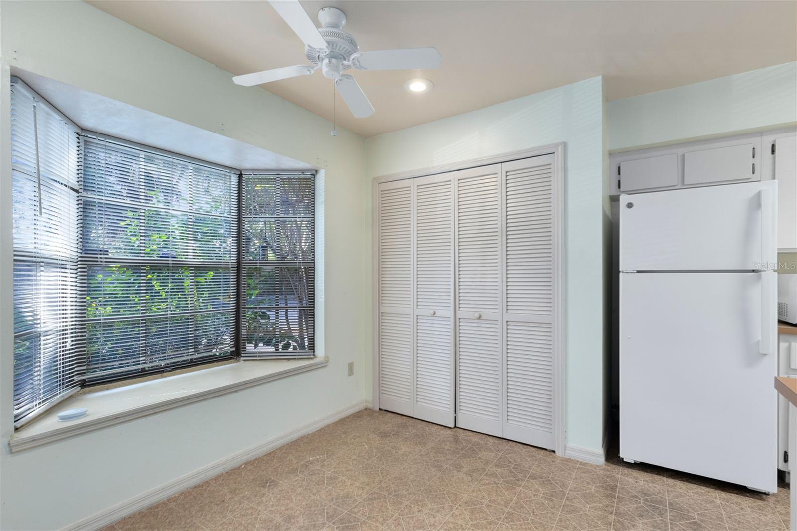 Image 18 of 27 For 714 Edgewater Drive