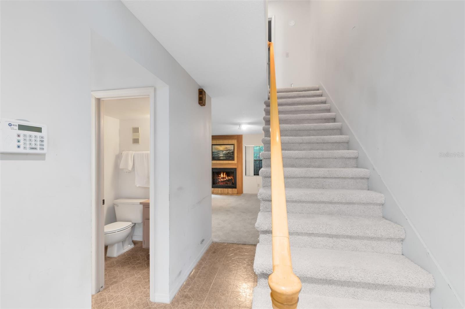 Image 7 of 27 For 714 Edgewater Drive
