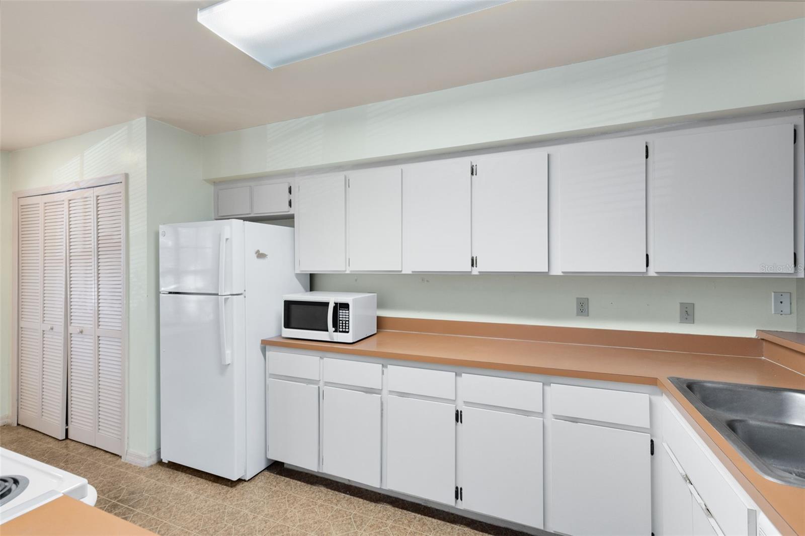 Image 9 of 27 For 714 Edgewater Drive