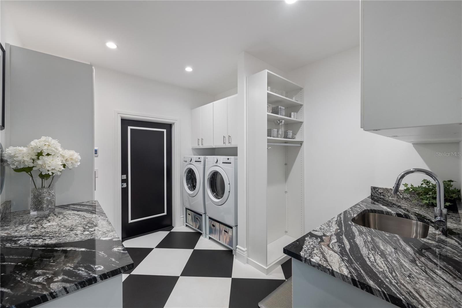 Image 26 of 57 For 1581 Forest Avenue