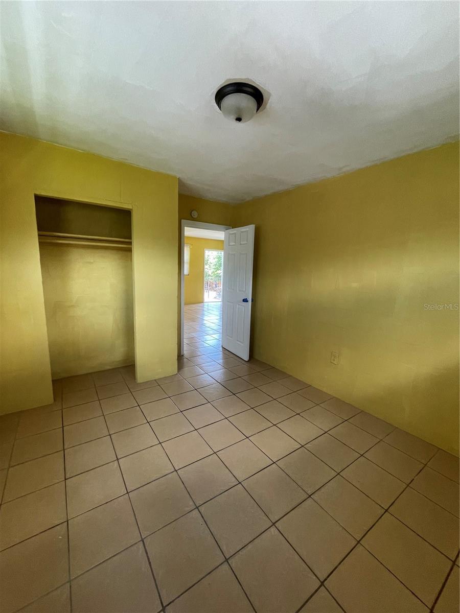 Image 4 of 7 For 900 Colyer Street 902