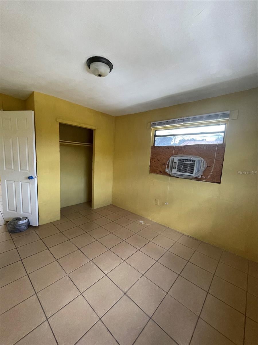 Image 7 of 7 For 900 Colyer Street 902