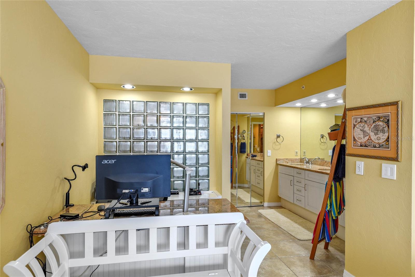 Image 23 of 39 For 4493 Atlantic Avenue 806