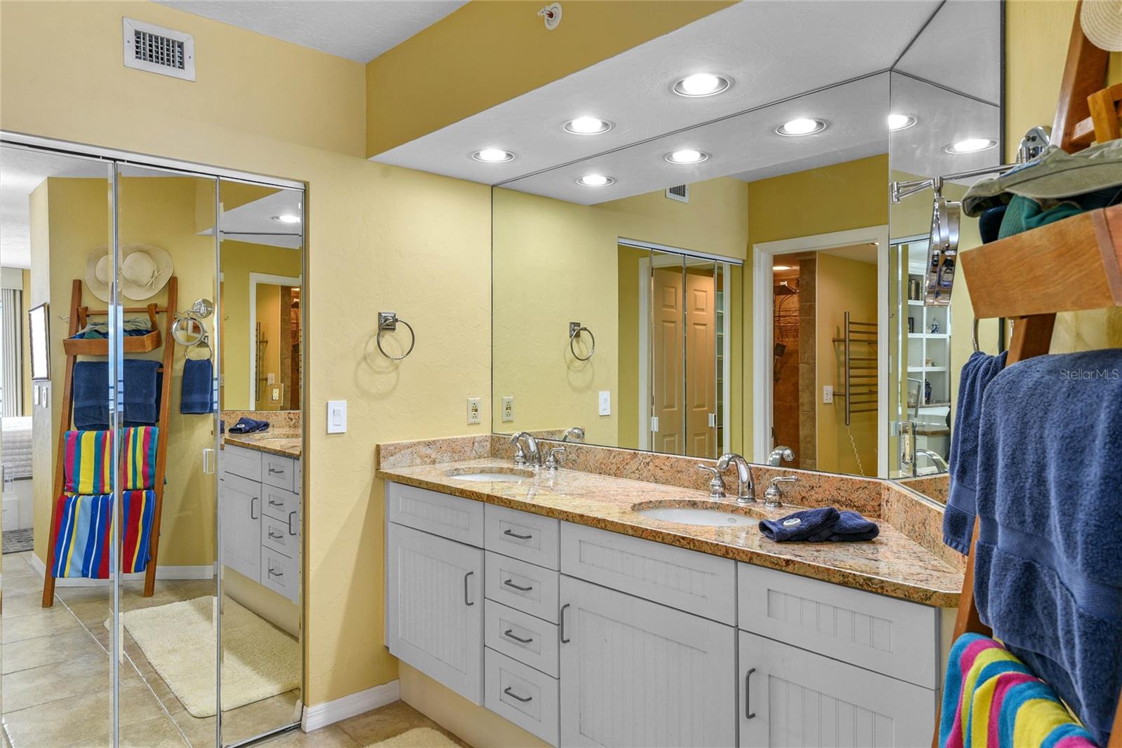 Image 24 of 39 For 4493 Atlantic Avenue 806