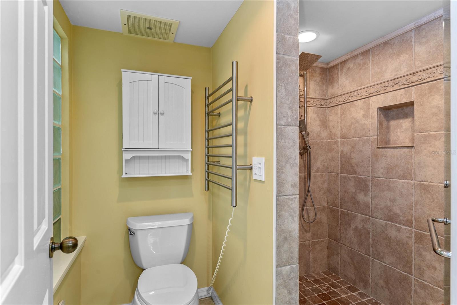 Image 25 of 39 For 4493 Atlantic Avenue 806