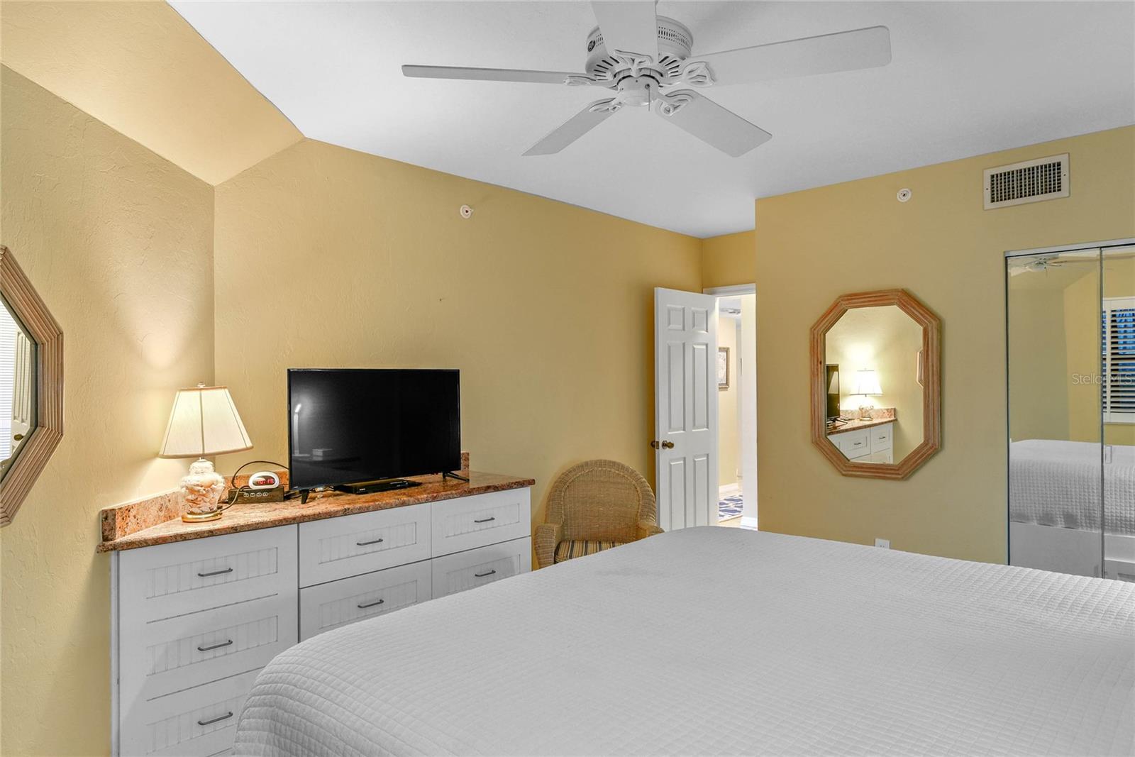 Image 31 of 39 For 4493 Atlantic Avenue 806