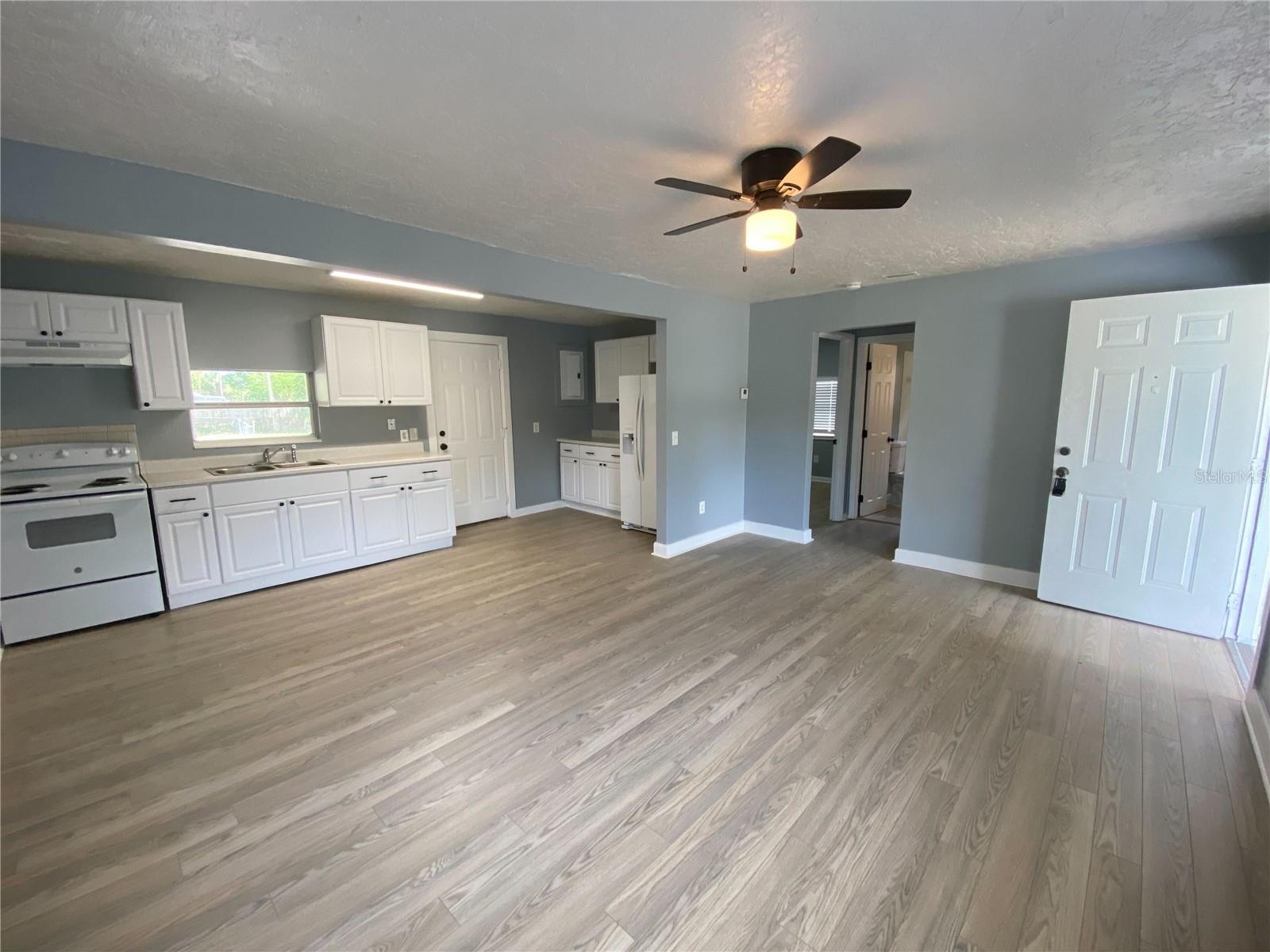 Image 3 of 17 For 310 Pine Avenue