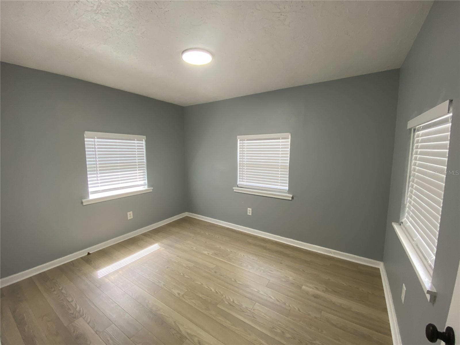 Image 4 of 17 For 310 Pine Avenue