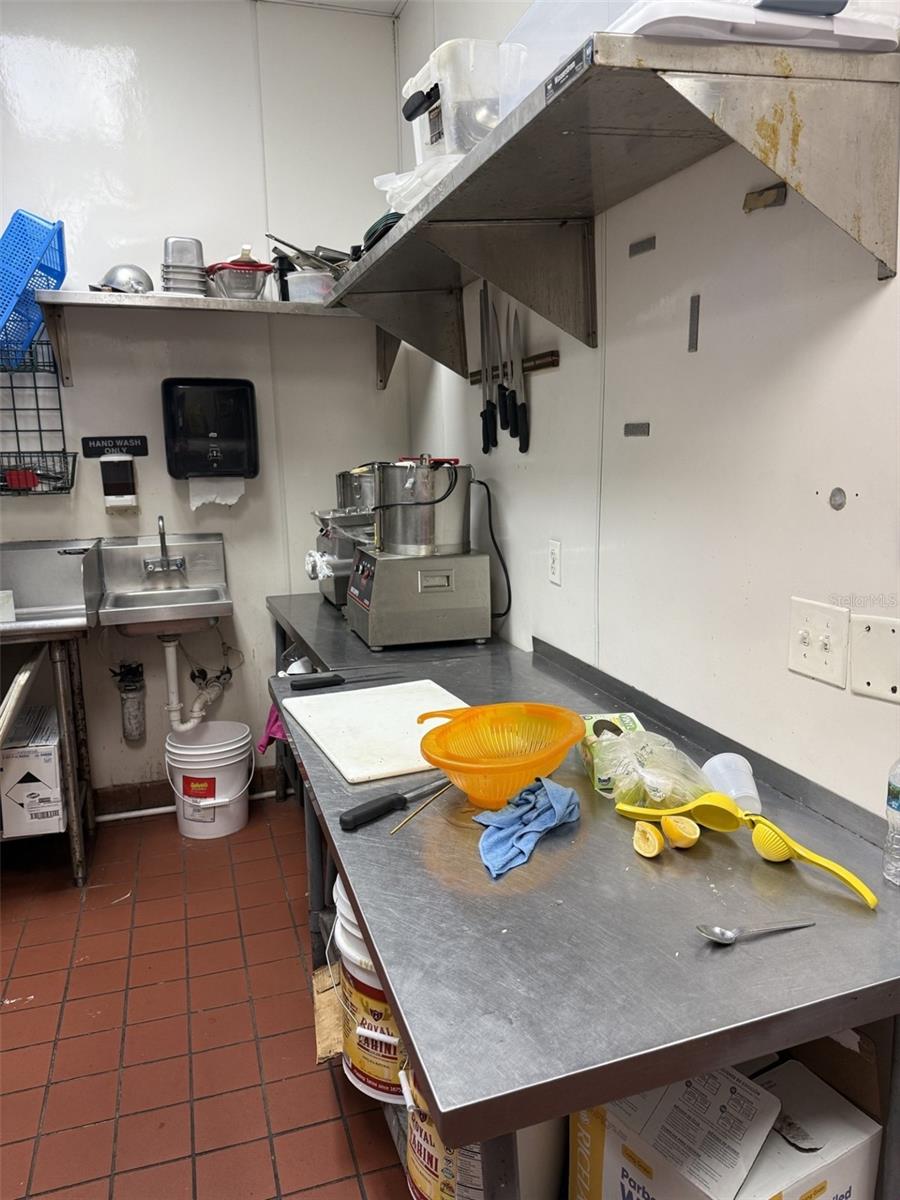 Image 9 of 18 For 6651 Semoran Boulevard