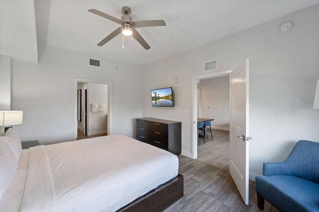 Image 13 of 35 For 14501 Grove Resort Avenue 2423