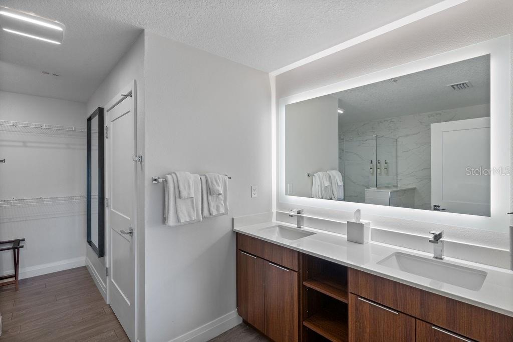 Image 15 of 35 For 14501 Grove Resort Avenue 2423