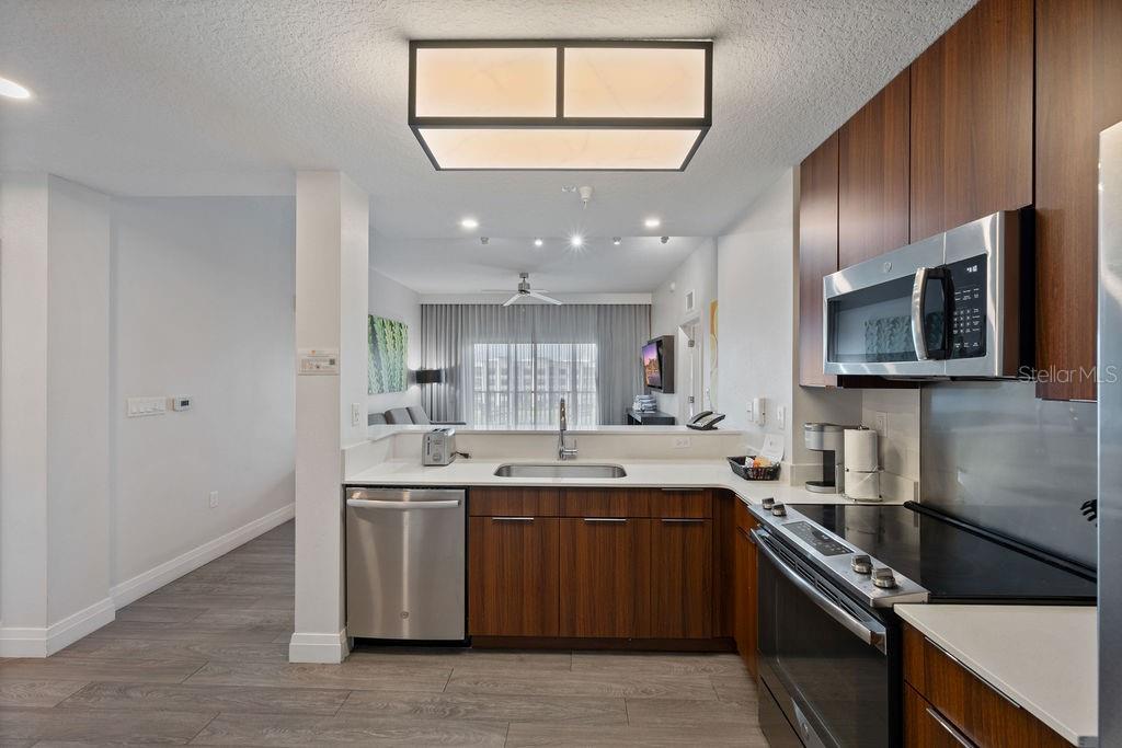Image 7 of 35 For 14501 Grove Resort Avenue 2423