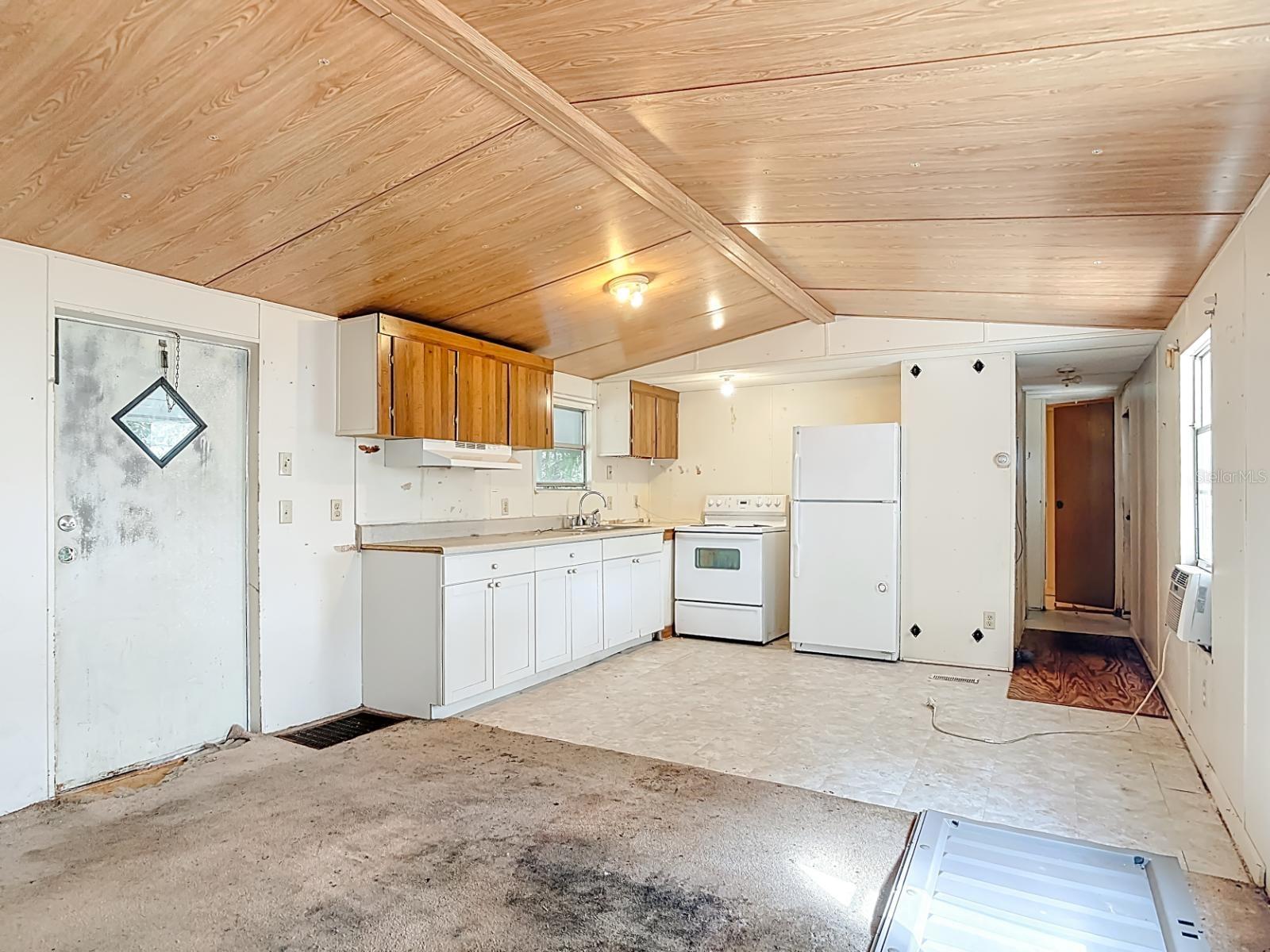 Image 4 of 22 For 1228 Sparton Avenue