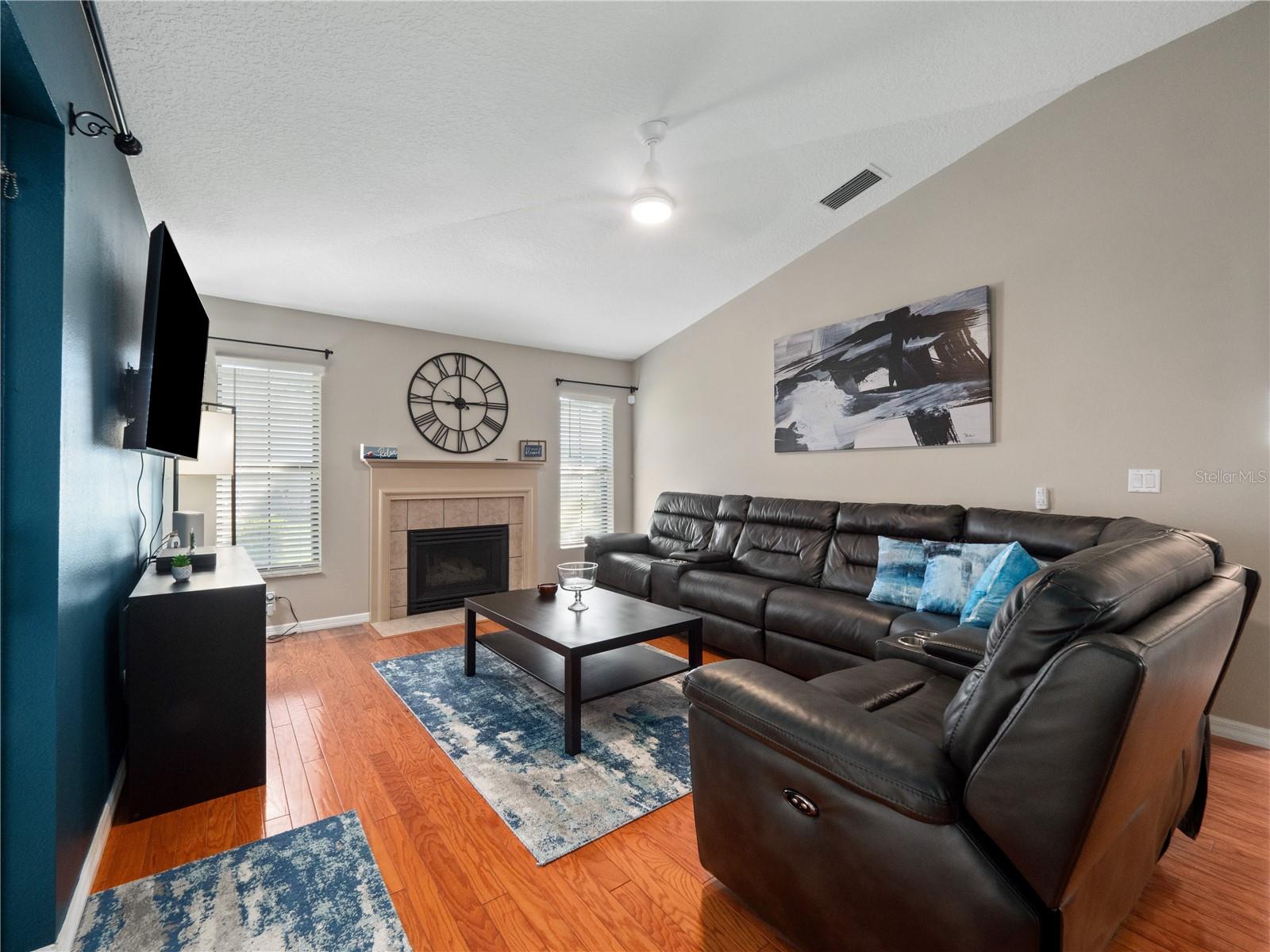 Image 15 of 44 For 21524 Queen Anne Court