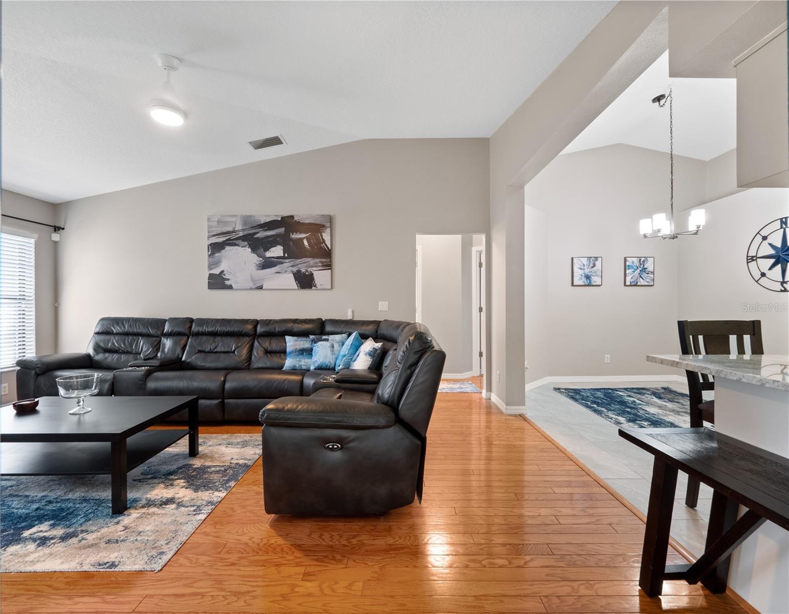 Image 17 of 44 For 21524 Queen Anne Court