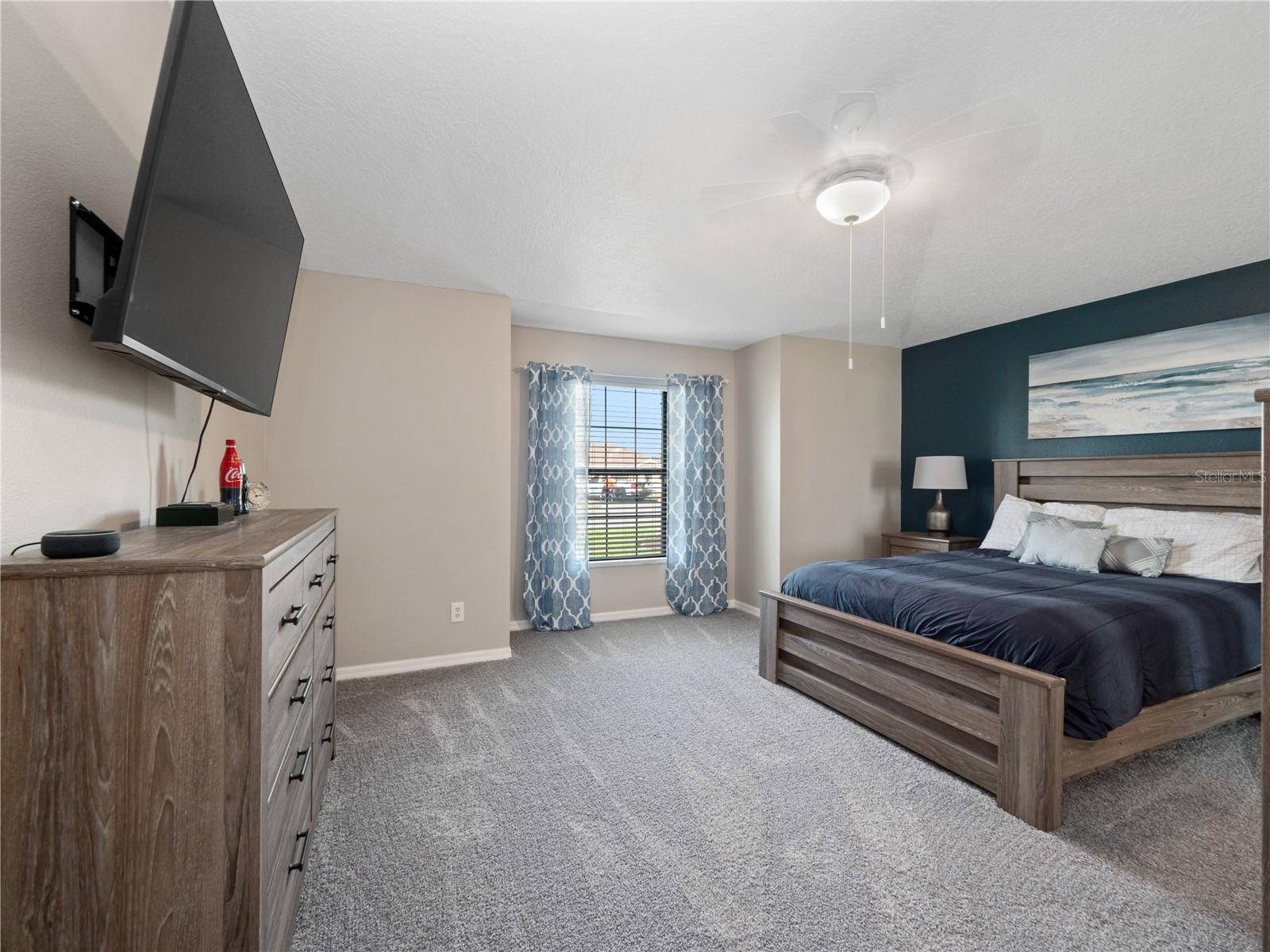 Image 18 of 44 For 21524 Queen Anne Court