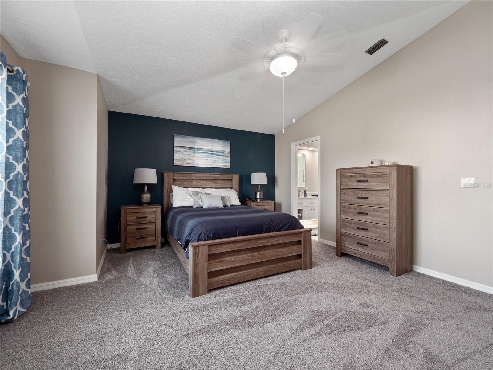 Image 19 of 44 For 21524 Queen Anne Court