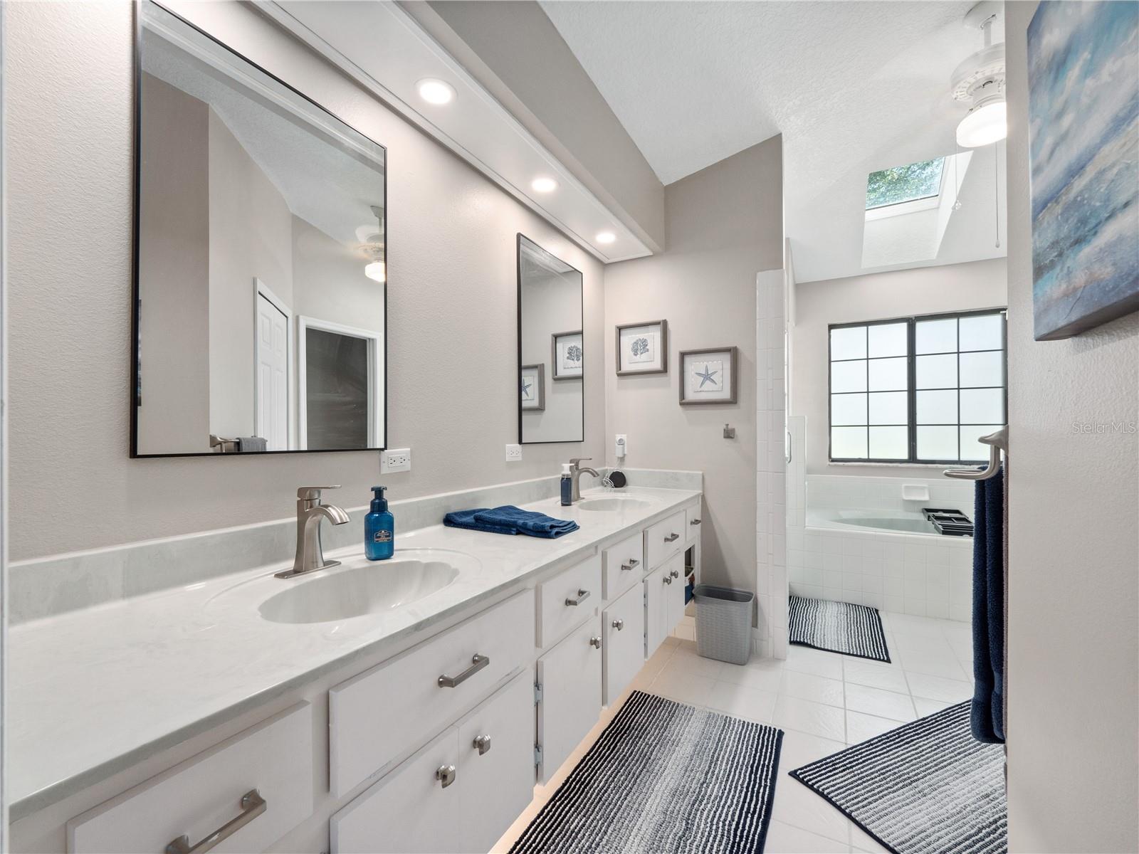 Image 20 of 44 For 21524 Queen Anne Court