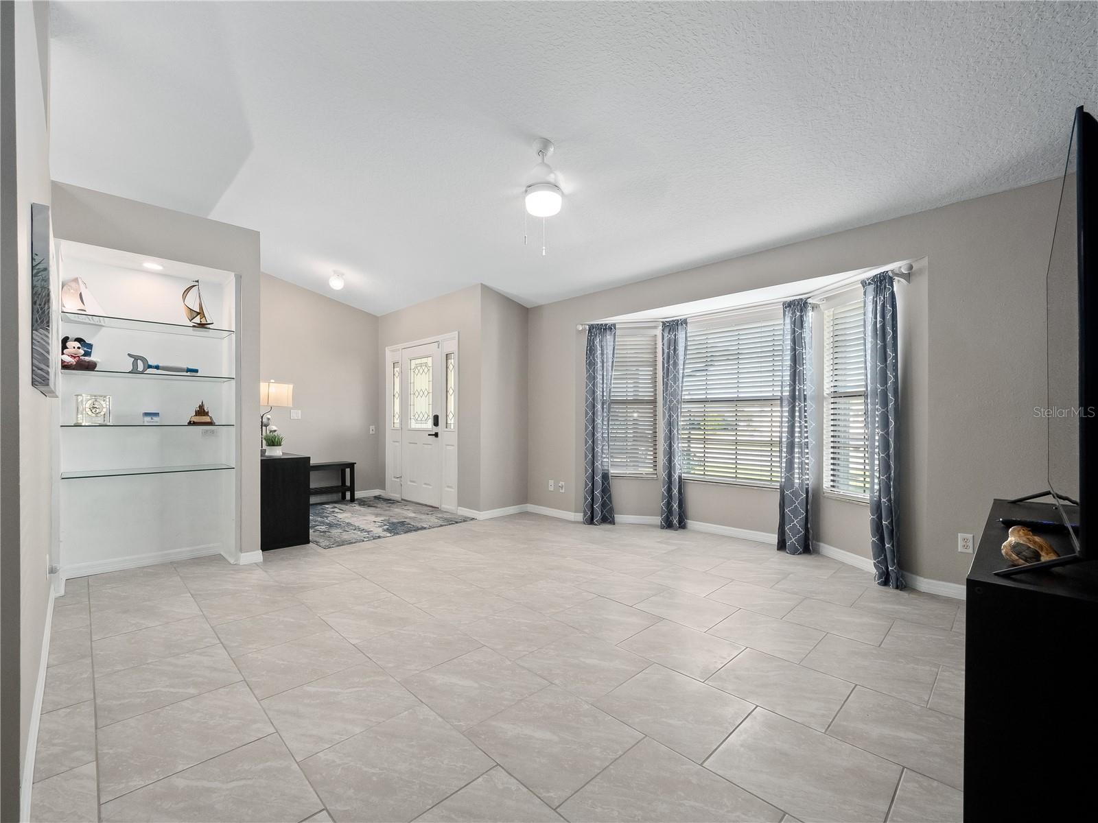 Image 4 of 44 For 21524 Queen Anne Court