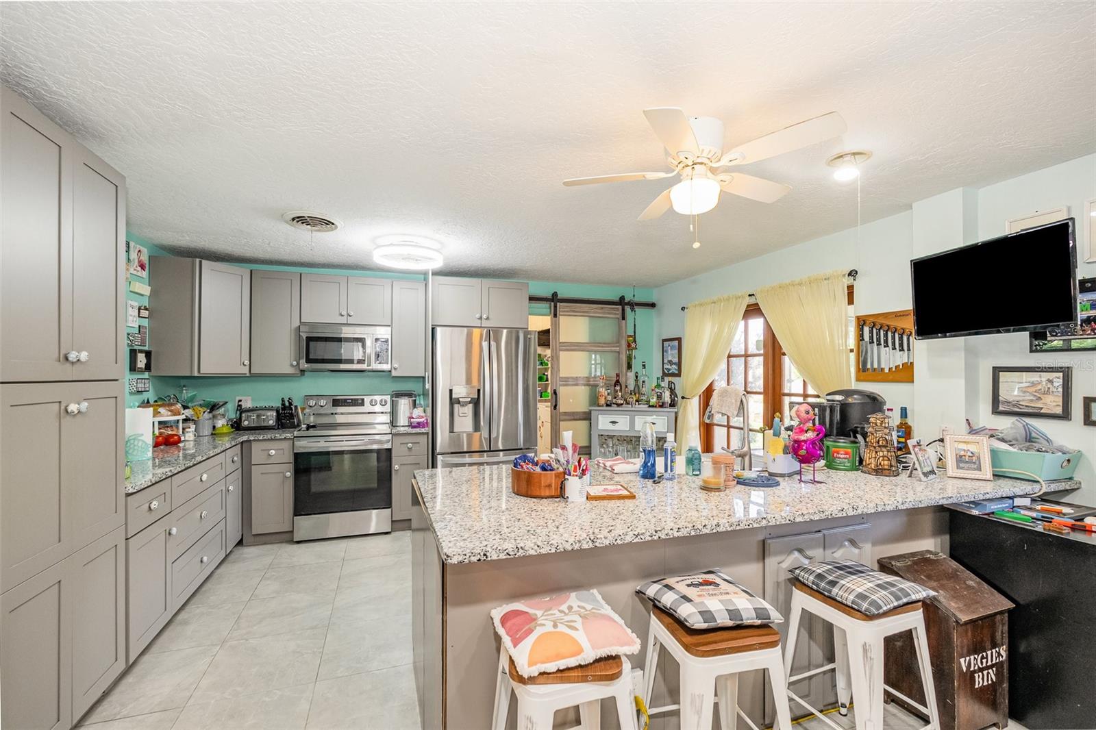 Image 11 of 31 For 220 Bel Aire Drive S