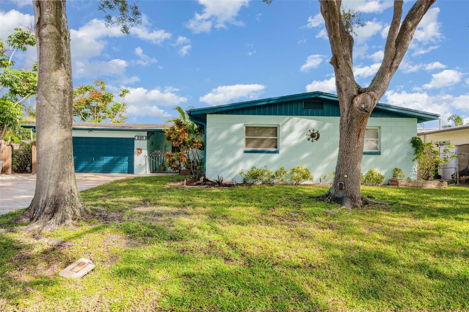 Image 3 of 31 For 220 Bel Aire Drive S