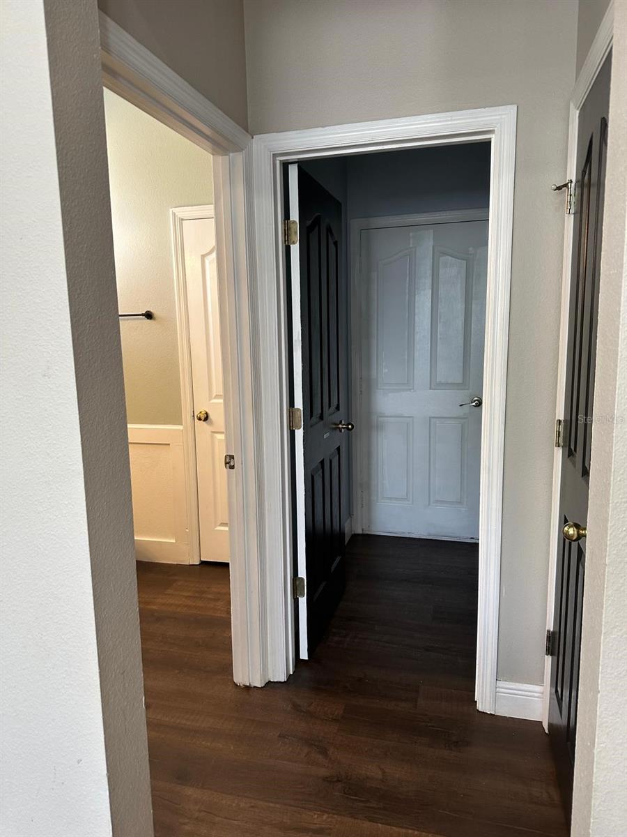 Image 41 of 42 For 211 Roseling Crossing