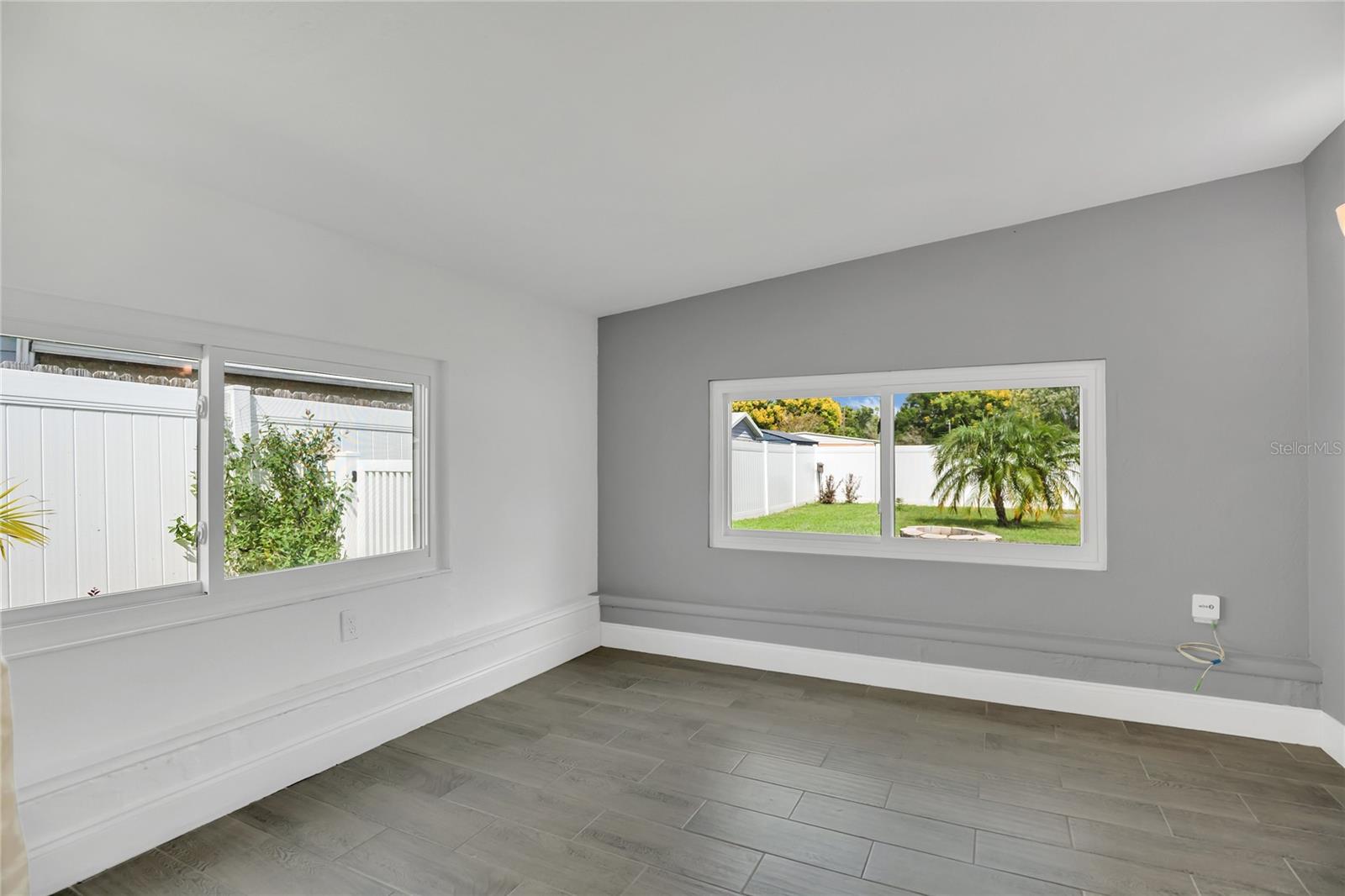 Image 11 of 25 For 363 Dorothy Avenue