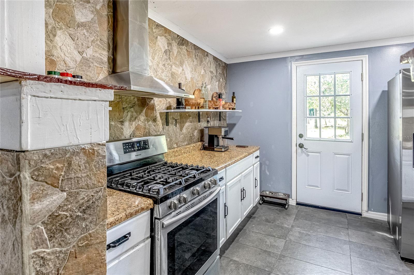 Image 13 of 54 For 322 Cantaloupe Avenue