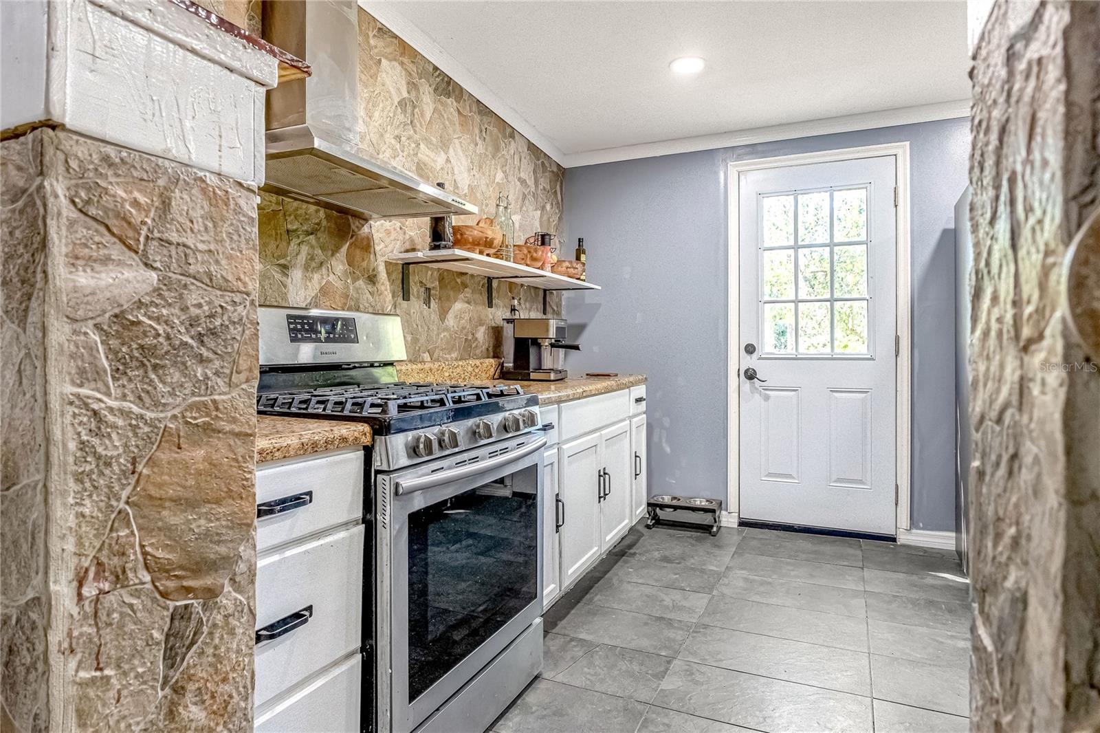 Image 14 of 54 For 322 Cantaloupe Avenue