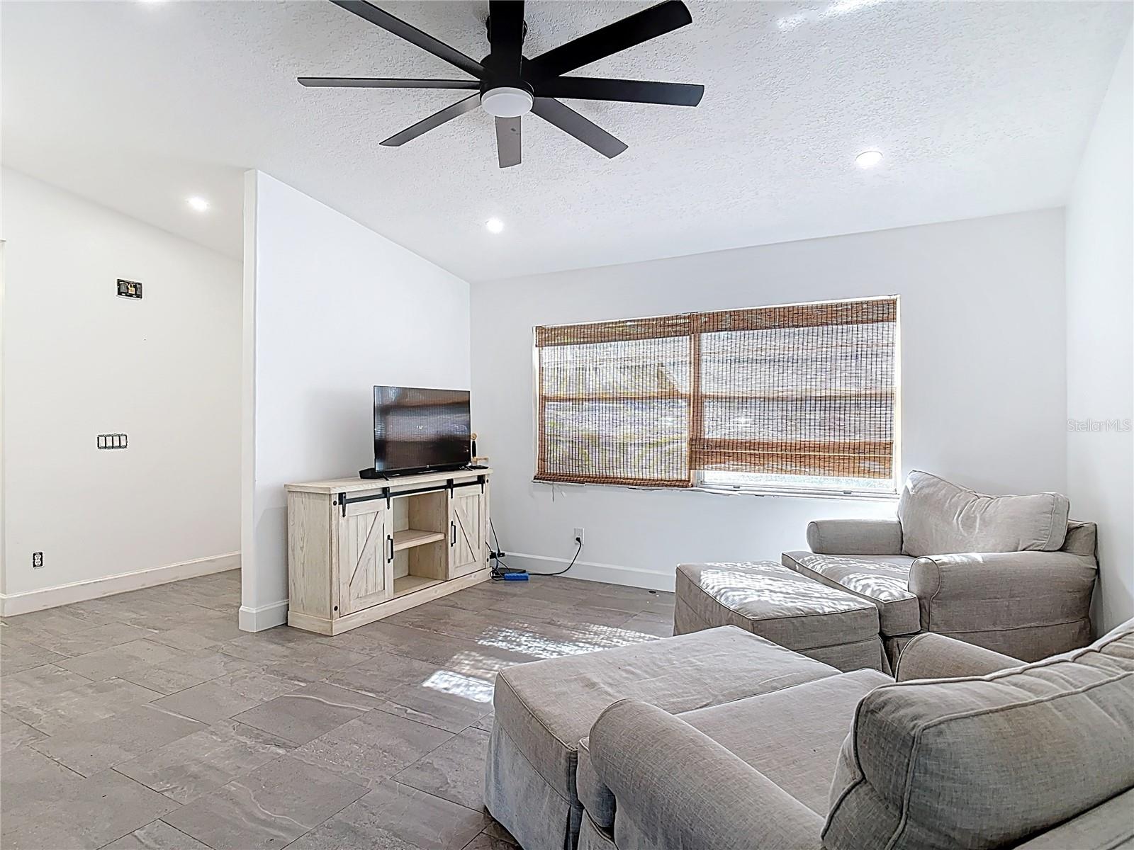 Image 2 of 22 For 9737 Heatherwood Court