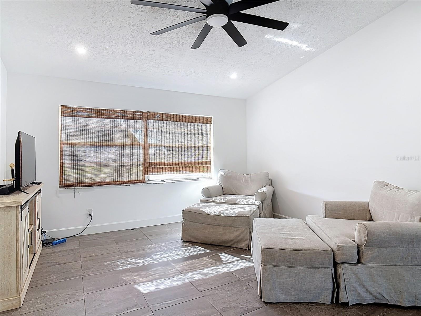 Image 3 of 22 For 9737 Heatherwood Court