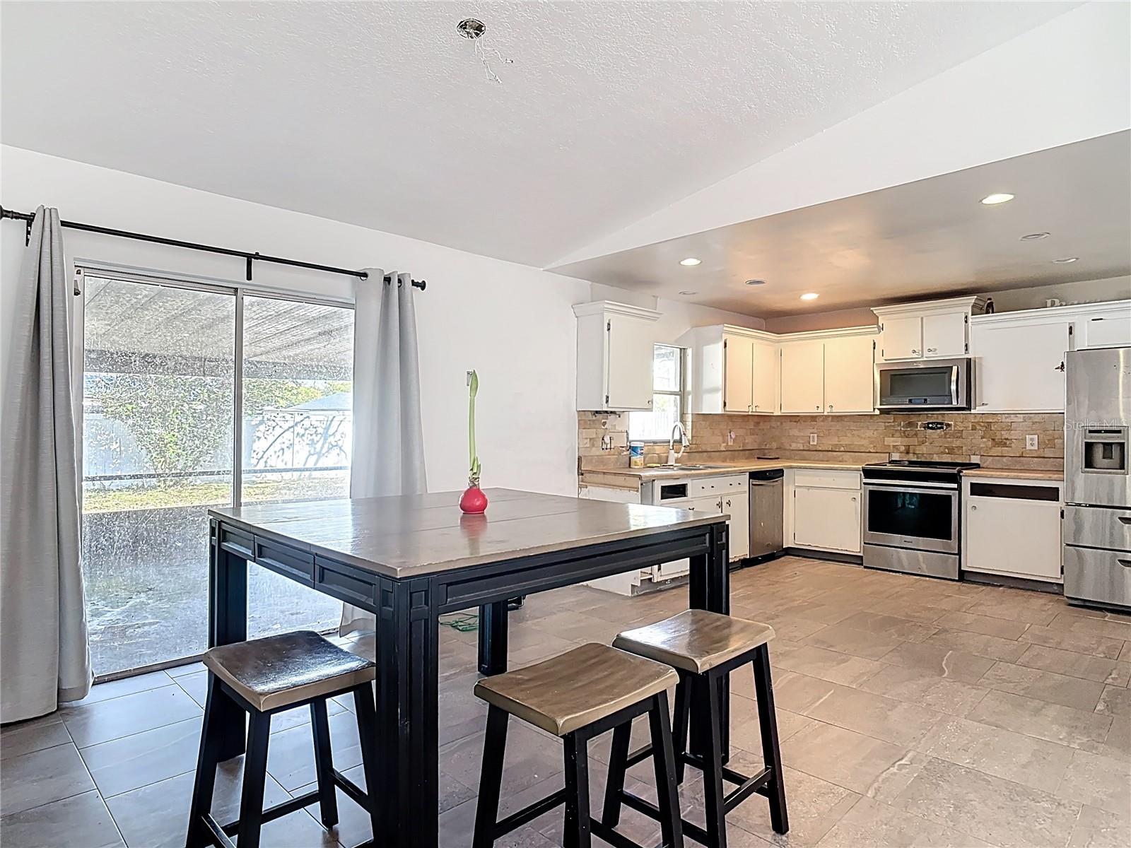 Image 5 of 22 For 9737 Heatherwood Court