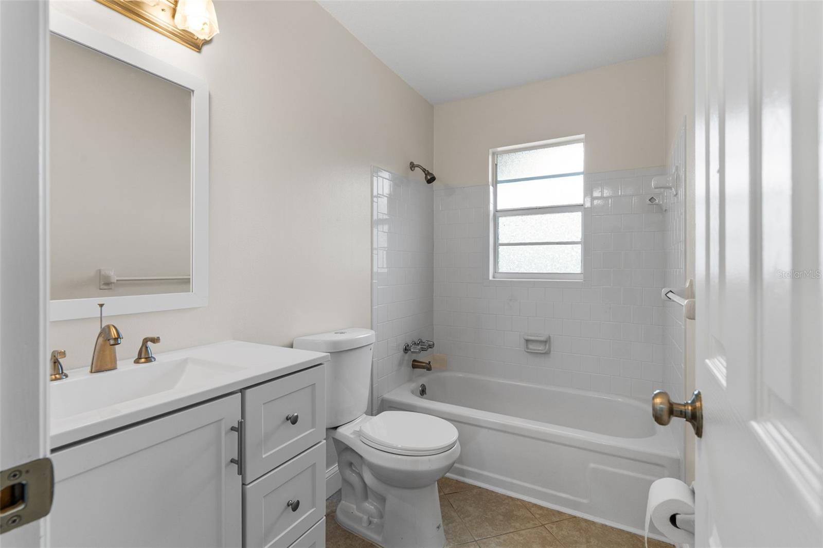 Image 11 of 20 For 183 Hill Avenue 90
