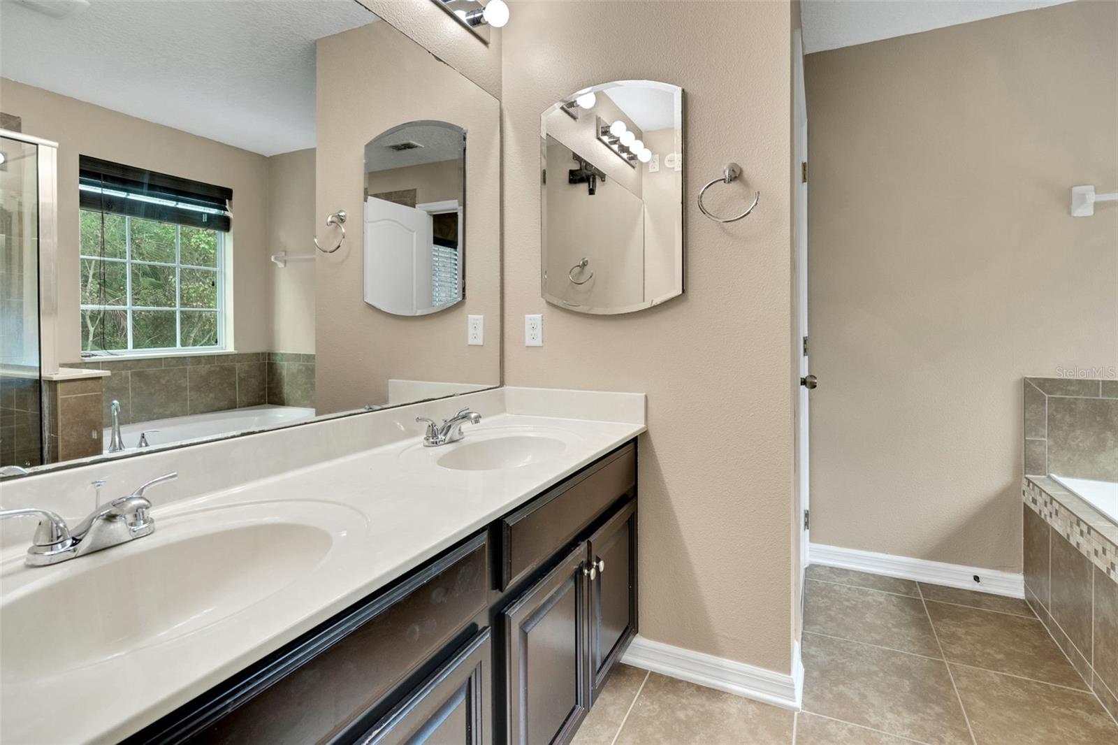 Image 16 of 45 For 2527 River Landing Drive