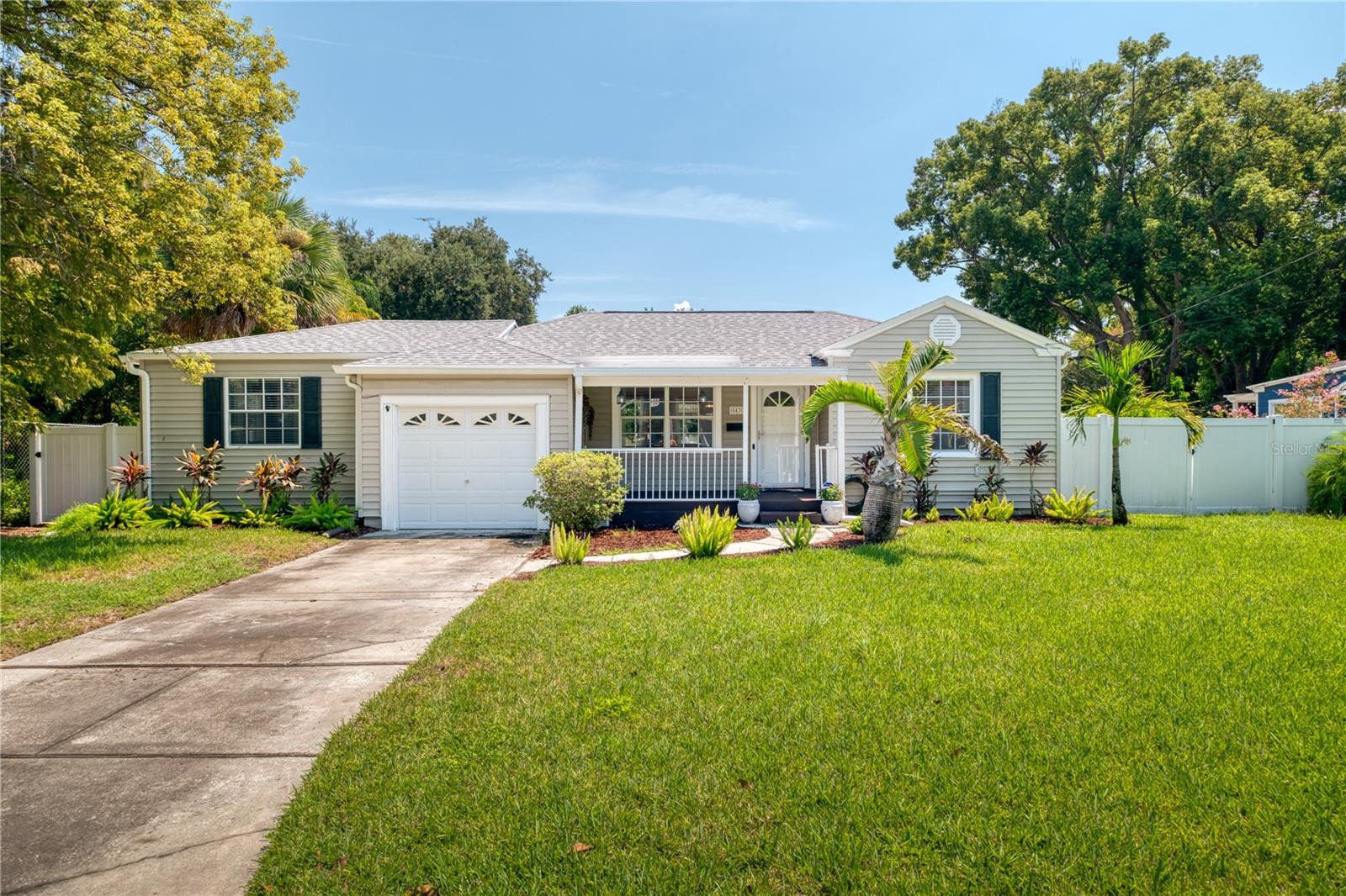 Image 2 of 24 For 843 Palm Drive