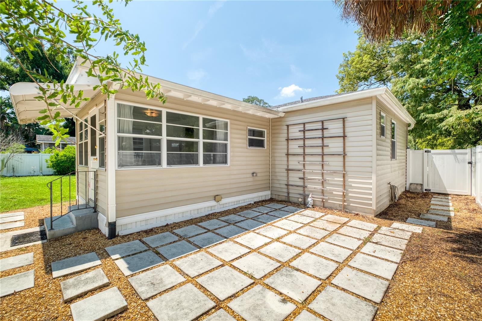 Image 22 of 24 For 843 Palm Drive