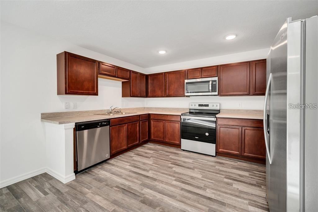 Image 3 of 7 For 816 Cardinal Way