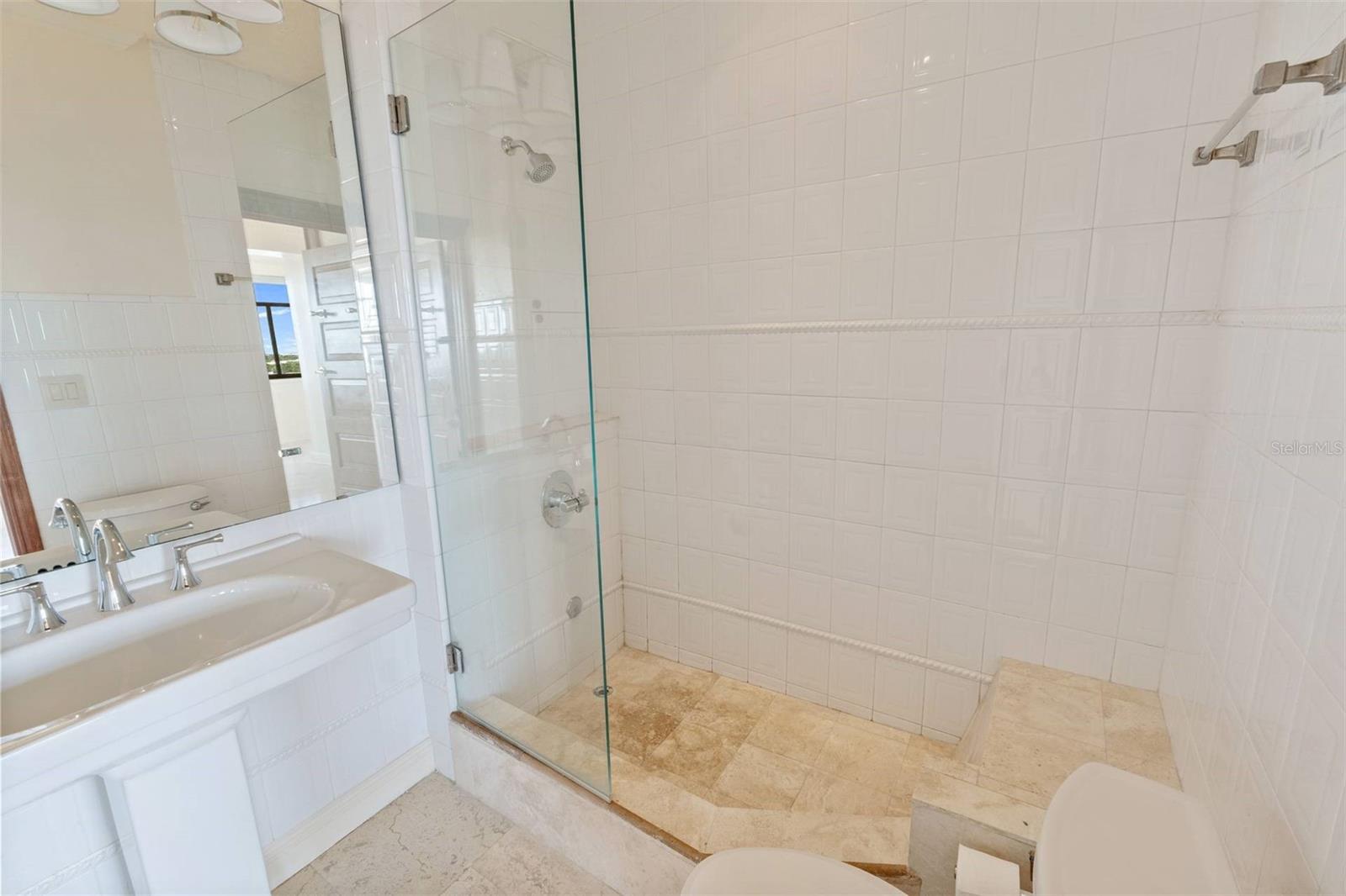 Image 12 of 23 For 2109 Bayshore Boulevard 1006