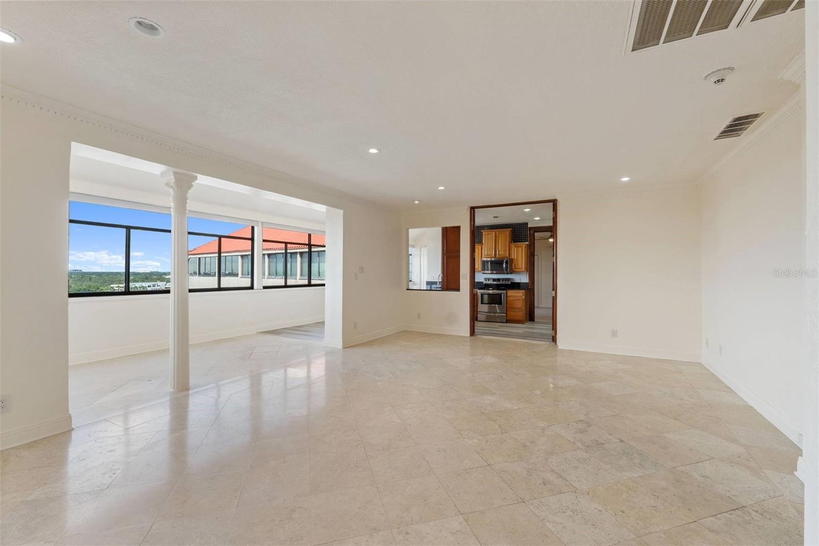 Image 13 of 23 For 2109 Bayshore Boulevard 1006